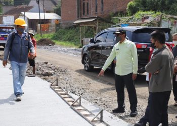 Pemkab Garut Manjakan Pemudik Kebut Perbaiki Jalan Gunakan Lapen Garoetpos.com.jpg