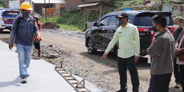 Pemkab Garut Manjakan Pemudik Kebut Perbaiki Jalan Gunakan Lapen Garoetpos.com.jpg