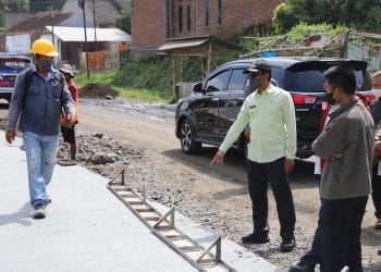 Pemkab Garut Manjakan Pemudik Kebut Perbaiki Jalan Gunakan Lapen Garoetpos.com.jpg