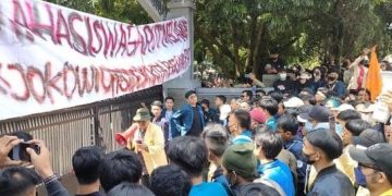 Mahasiswa Garut Demo di Gedung DPRD Ketua Dewan Dicaci-maki