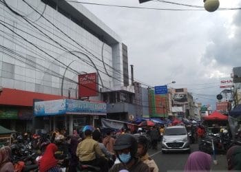 Arus Kendaraan Padati Jalur Perkotaan Garut