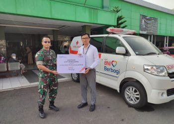 Dukung Pelayanan Kesehatan, BNI Cabang Garut Serahkan 1 Unit Ambulans ke RS Guntur