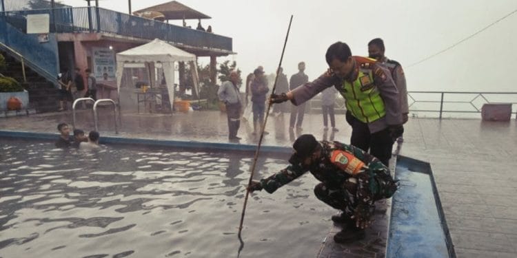 Wisata Berujung Duka, Seorang Wisatawan Tewas Dikolam Pemandian Puncak Darajat Garut