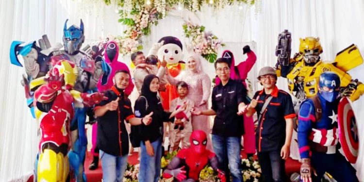 Atraksi Sulap dan Squid Game Robot Garut Cosplay, Curi Perhatian Tamu Undangan Resepsi Khitanan