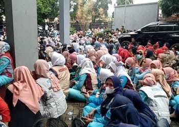 Merasa Dianak Tirikan, Sejumlah Nakes Honorer di Garut Gelar Aksi Unjuk Rasa di Gedung DPRD