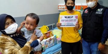 Ardiansyah Bocah Dua Tahun Lahir Tanpa Lubang Anus, Lewat ACT Garut Kini Jalani Perawatan