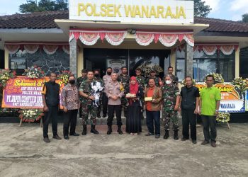 Hari Bhayangkara ke 76, Koramil dan Pejabat dari Tiga Kecamatan Geruduk Mapolsek Wanaraja