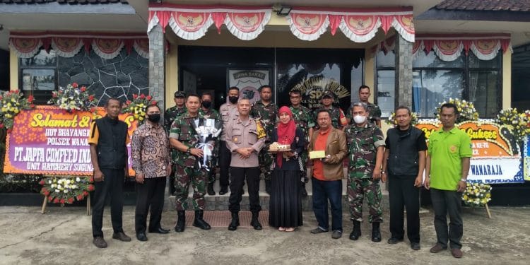 Hari Bhayangkara ke 76, Koramil dan Pejabat dari Tiga Kecamatan Geruduk Mapolsek Wanaraja