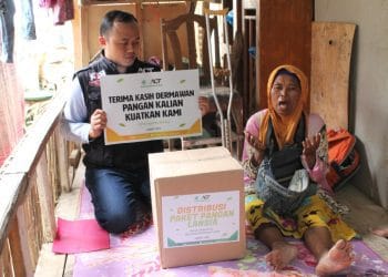 ACT Garut Berbagi Paket Pangan dengan Lansia yang Hidupnya Memprihatinkan