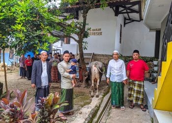 Anies Baswedan Berqurban 1 Ekor Sapi di Pondok Pesantren Keresek Cibatu Garut