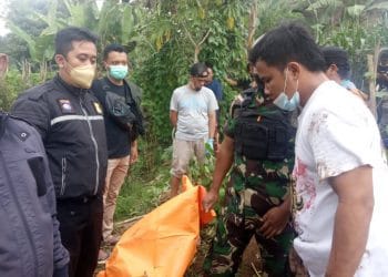 Polsek Wanaraja Polres Garut Evakuasi Temuan Mayat Pria Tanpa Identitas di Sukamenak