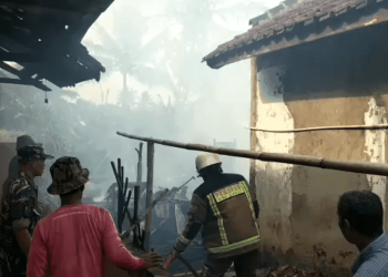 Akibat Tungku Lupa Dimatikan, Dua Rumah Panggung di Banyuresmi Ludes Terbakar