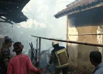 Akibat Tungku Lupa Dimatikan, Dua Rumah Panggung di Banyuresmi Ludes Terbakar