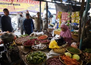 Bupati Garut Cek Harga Sembako di Pasar Mandalagiri, Ternyata Ada Penurunan Daya Beli