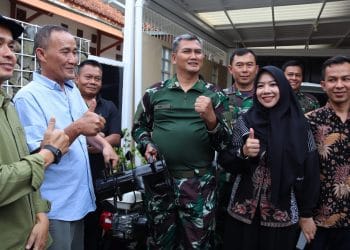 Kunjungi Rumah Putra Tokoh DI/TII Sekarmadji Maridjan Kartosoewirjo, Pangdam III Siliwangi Serahkan Bantuan Alat Pertanian