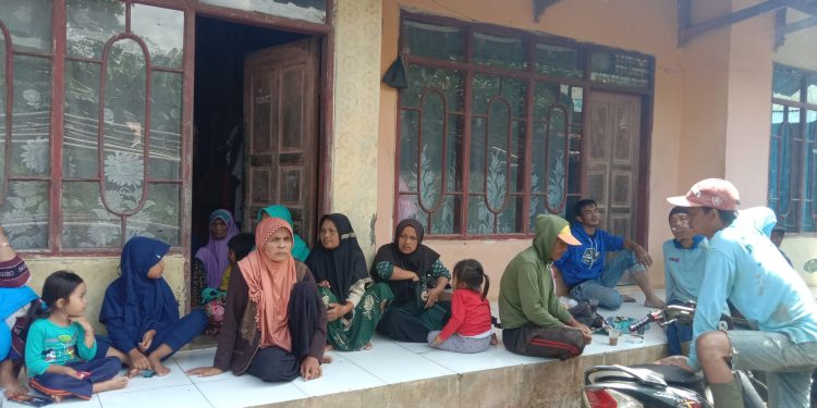 Keluarga Somantri Warga Sucinaraja Yang Hanyut Berharap Korban Segera Ditemukan