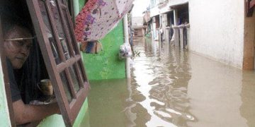 Sungai Cikawung di Cibalong Meluap Rendam Sejumlah Rumah Warga