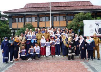 Wabup Garut Serahkan Penghargaan bagi Siswa Berprestasi Tingkat Nasional dan Provinsi