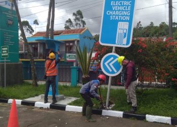 PLN ULP Cikajang Resmi Operasikan SPKLU Pertama di Kota Garut