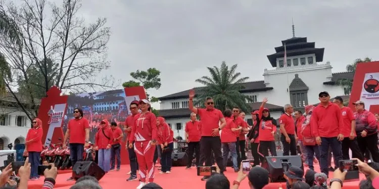hut ke 50 pdi perjuangan gelar sicita bersama ribuan warga di bandung