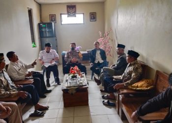 Kapolsek Cisompet Lakukan Silaturohim Dengan Panitia Pilkades Desa Sindangsari