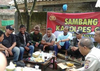 Sambang RW, Kapolsek Banyuresmi Berdiskusi Dengan Warga Sukakarya