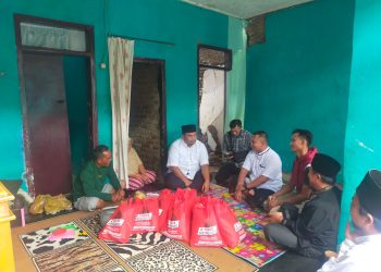 Momen Lebaran Berbagi Kebahagiaan, Anggota DPRD Garut Yudha Puja Turnawan Kunjungi Korban Rumah Roboh di Wanaraja