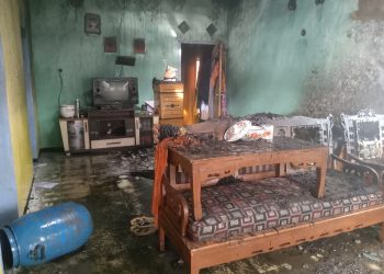 Diduga Konsleting Listrik, Sebuah Rumah di Desa Sukamenak Wanaraja Hangus Terbakar