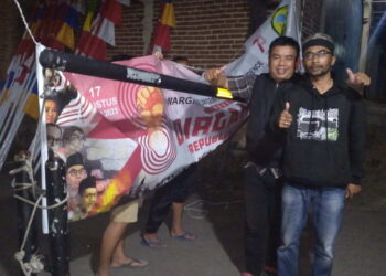 Warga Perumahan Cempaka Intan Residence Semangat Kerja Bakti dan Hias Kampung Jelang Hari Kemerdekaan RI ke-78