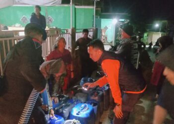 Warga Tajursela Wanaraja Krisis Air Bersih, BPBD Garut Bantu Droping Air