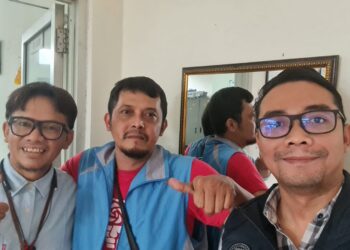 Hari Listrik Nasional ke 78 Manager PLN UP3 Garut Serahkan Bantuan Paket Sembako Kepada Penyandang Tuna Netra