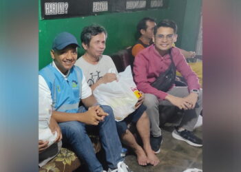 Hidup Sebatang Kara, Manager PLN UP3 Garut Berikan Bantuan Sembako Kepada Wa Ihin Penyandang Tunanetra