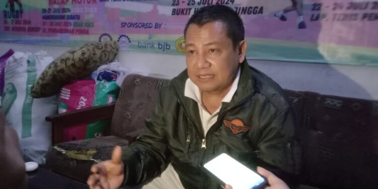 module: a;  hw-remosaic: 0;  touch: (-1.0, -1.0);  modeInfo: ;  sceneMode: Night;  cct_value: 0;  AI_Scene: (-1, -1);  aec_lux: 14.0;  hist255: 0.0;  hist252~255: 0.0;  hist0~25: 0.0;