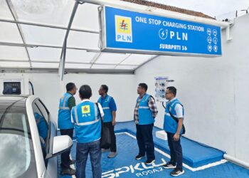 Direktur Legal and Human Capital (LHC) PLN Tinjau SPKLU Jabarano dan One Stop Charging Surapati Bandung: Pelanggan Puas dengan Layanan dan Infrastruktur PLN