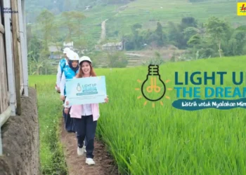 Kado Manis Ramadhan, Srikandi PLN Bersama Stakeholder Sambung Listrik Gratis Tersebar di Kabupaten Garut