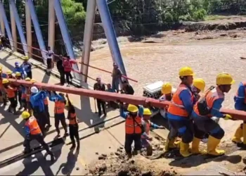 PLN All Out Pulihkan Kelistrikan di Jampang Kulon Meski Akses Jalan Terputus