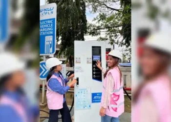 Sambut Hari Kemerdekaan, Srikandi PLN Pastikan Kesiapan Pelayanan SPKLU Untuk Pengisian Kendaraan Listrik