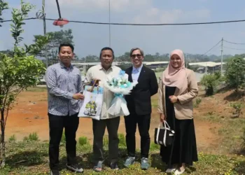Hari Pelanggan Nasional, PLN UP3 Garut Jalin Kunjungi Industri Peternakan