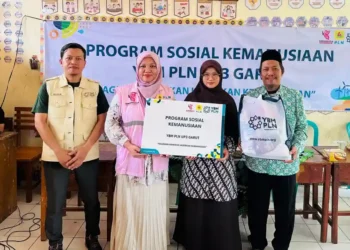 Tumbuh Bersama Bermanfaat Untuk Sesama: YBM Bersama Srikandi PLN UP3 Garut Berbagi Kepada Guru Honorer di Pakenjeng