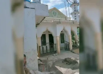 Guru Ngaji bahagia Terima Bantuan Pasang Baru Listrik Gratis dari Manajer PLN UP3 Garut
