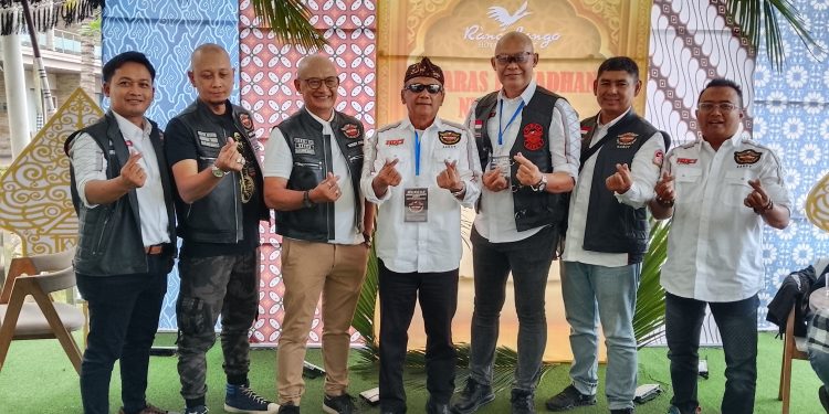 filter: 0; fileterIntensity: 0.0; filterMask: 0; hdrForward: 0; brp_mask:0; brp_del_th:null; brp_del_sen:null; delta:null; module: photo;hw-remosaic: false;touch: (-1.0, -1.0);sceneMode: 2;cct_value: 0;AI_Scene: (-1, -1);aec_lux: 0.0;aec_lux_index: 0;HdrStatus: auto;albedo:  ;confidence:  ;motionLevel: -1;weatherinfo: null;temperature: 42;