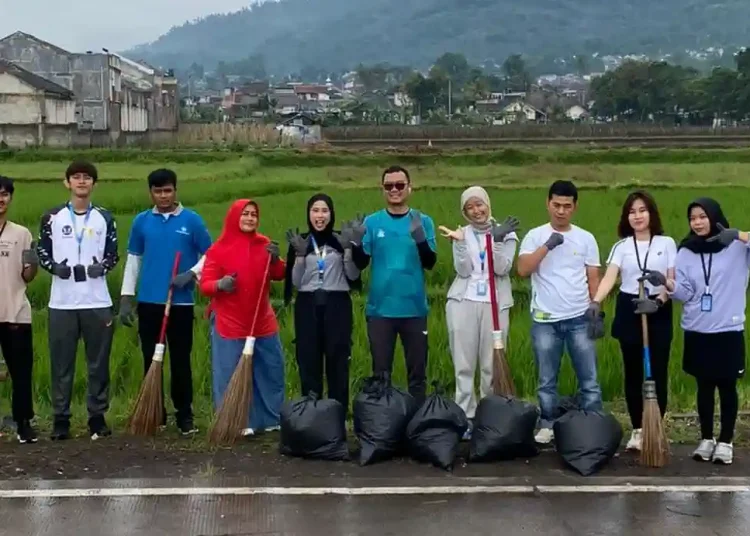 PLN Turut Ambil Bagian dalam Gerakan Aksi Bersih – Bersih Lingkungan Sambut Hari Jadi Garut ke-213