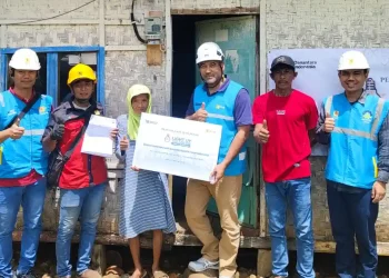 PLN UP3 Garut Nyalakan Listrik Gratis untuk Warga Melalui Program Light Up The Dream Berkah Ramadan