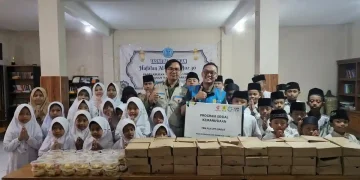 PLN UP3 Garut Tebar Kebahagiaan Ramadan, Berbagi Takjil untuk Lansia dan Anak Panti
