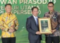 Dirut PLN Darmawan Prasodjo Raih Penghargaan Green Leadership, PLN Borong 11 PROPER Emas KLH 2025