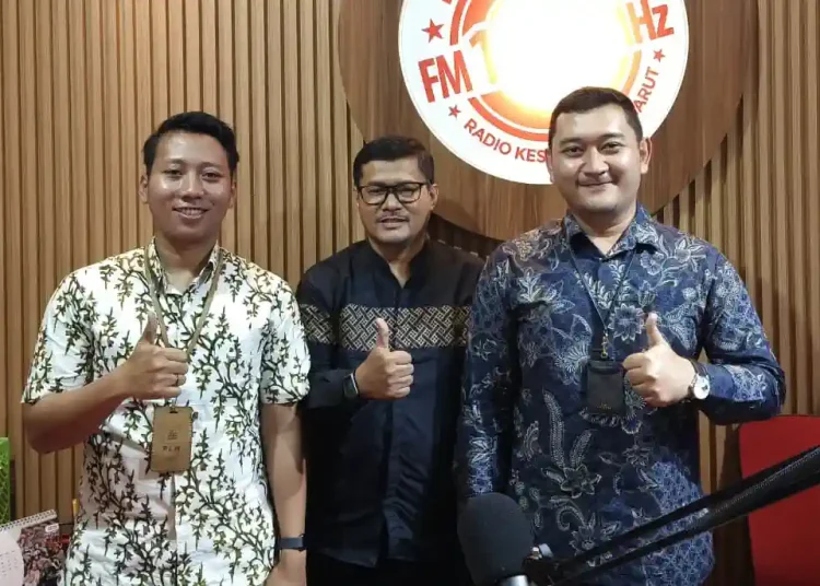 PLN UP3 Garut Intensifkan Sosialisasi: Ajakan Tambah Daya sampai Imbauan Keselamatan Ketenagalistrikan Melalui Talkshow Radio