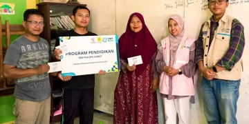 Srikandi PLN dan YBM PLN UP3 Garut Salurkan Bantuan untuk Guru Ngaji dan Janda Jompo