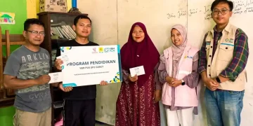 Srikandi dan YBM PLN UP3 Garut Tebar Manfaat bagi Guru Mengaji dan Jompo Dhuafa