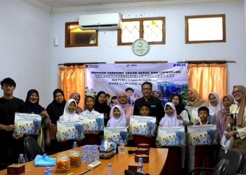 Temani Setiap Langkah Perjuangan Keluarga Prasejahtera, PNM Serahkan Beasiswa Anak Nasabah