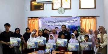 Temani Setiap Langkah Perjuangan Keluarga Prasejahtera, PNM Serahkan Beasiswa Anak Nasabah